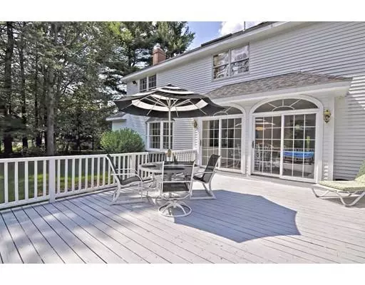 Holliston, MA 01746,25 Country Road