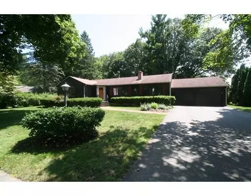 Lynnfield, MA 01940,16 Atherton Circle