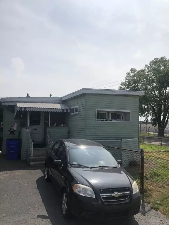 199 King Philip St, Fall River, MA 02724