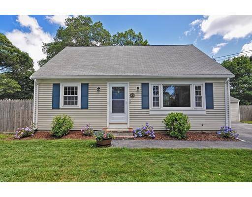 43 Andrews St, Falmouth, MA 02536