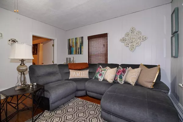 Milford, MA 01757,23 Claflin St