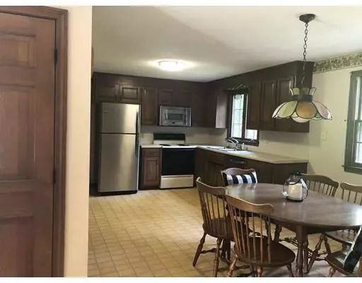 East Longmeadow, MA 01028,19 Juniper Ln