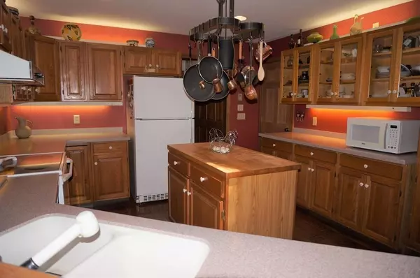 Sturbridge, MA 01566,522 Leadmine Road