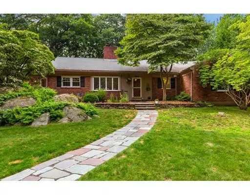 182 Locksley Road, Lynnfield, MA 01940