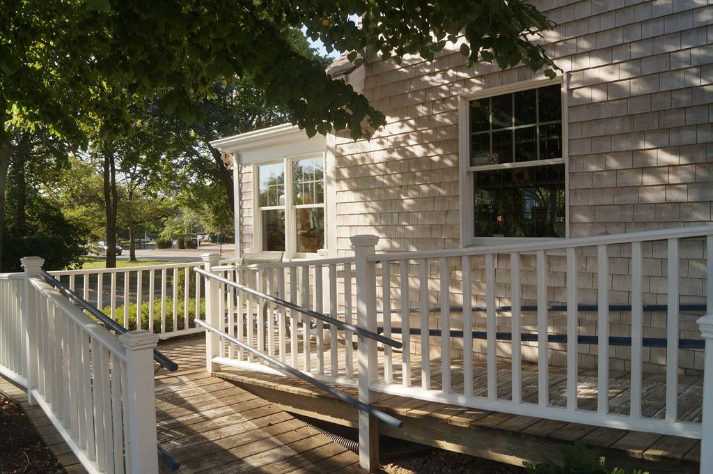 Chatham, MA 02633,878 Main St #B