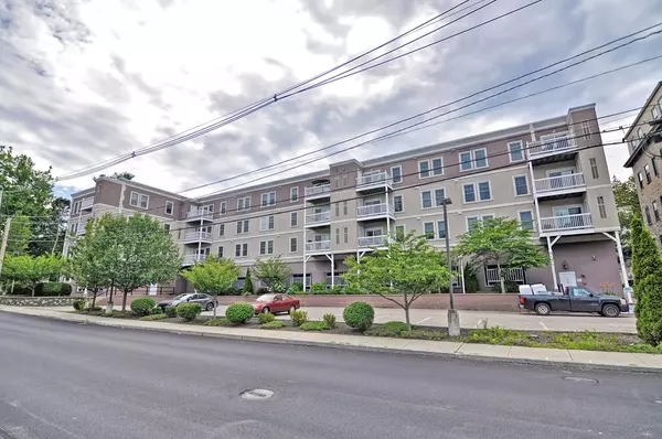 414 Mount Hope St #104, North Attleboro, MA 02760