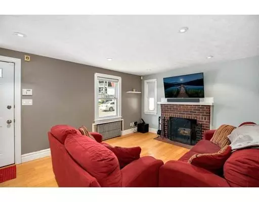 Randolph, MA 02368,8 Oak St