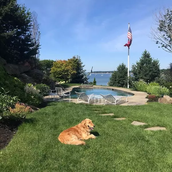 Manchester, MA 01944,10 Smiths Point Rd