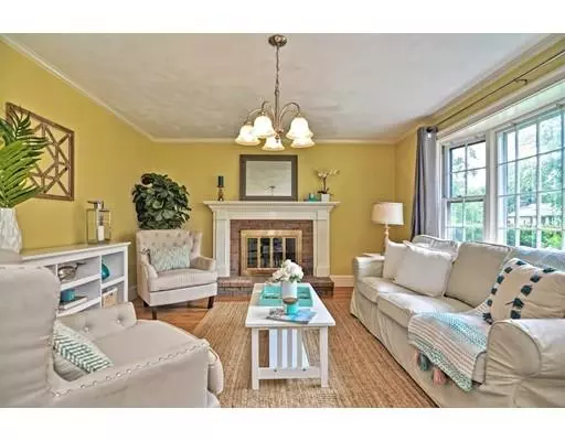 Seekonk, MA 02771,91 Jean Dr