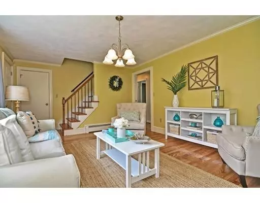 Seekonk, MA 02771,91 Jean Dr