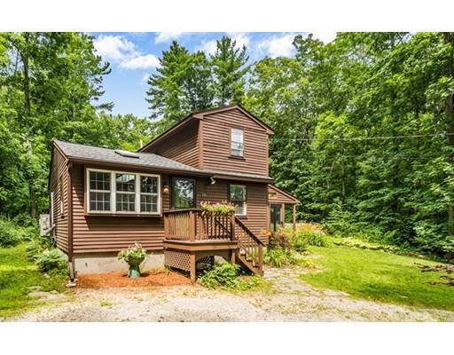 18 Oak Ridge Dr, Charlton, MA 01507