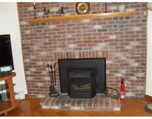 Berkley, MA 02779,17 Heritage Drive