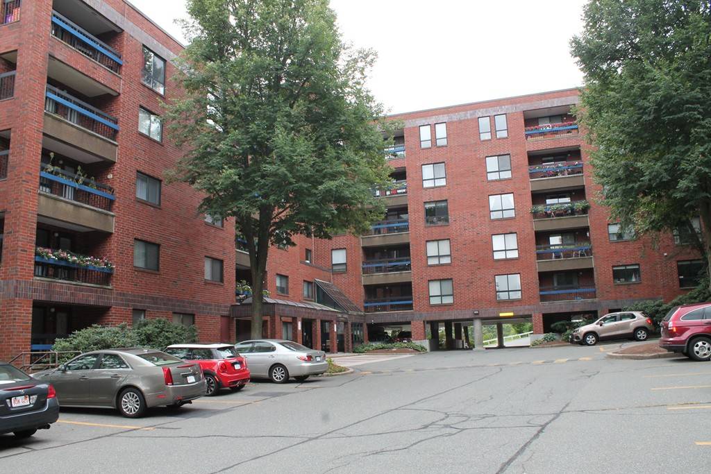 Reading, MA 01867,4 Summit Drive #212