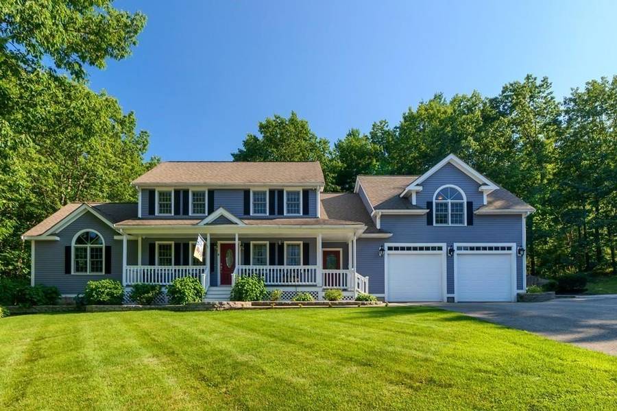 18 Mulberry Cir, Ayer, MA 01432