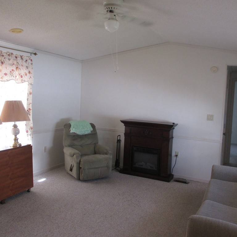 Auburn, MA 01501,47-8 Washington Street #8