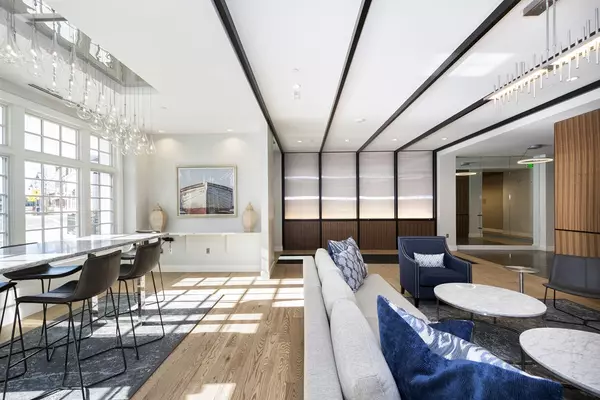 Hingham, MA 02043,10 Shipyard Drive #306