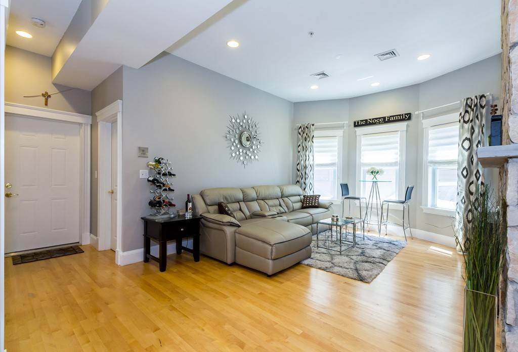 Somerville, MA 02143,148 Lowell St #1