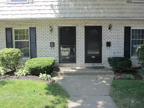 Agawam, MA 01001,103 Plantation Drive #103