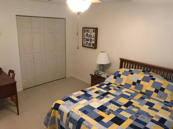 Oxford, MA 01537,14 Thayer Pond Dr #16