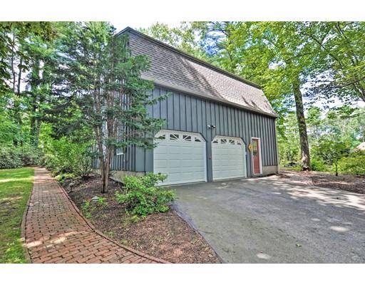 Medfield, MA 02052,5 Spruce Way