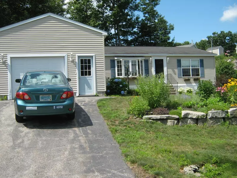 58 Freedom Hill Rd, Hampstead, NH 03841