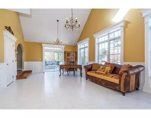 Acushnet, MA 02743,39 Beaver Dam Rd