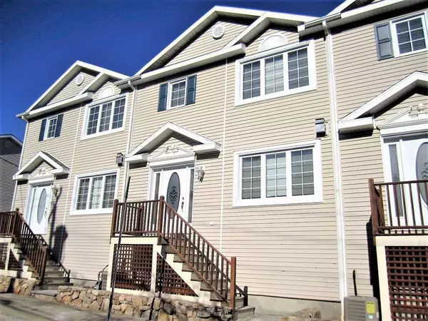 40 Myrtle St #9, Waltham, MA 02453