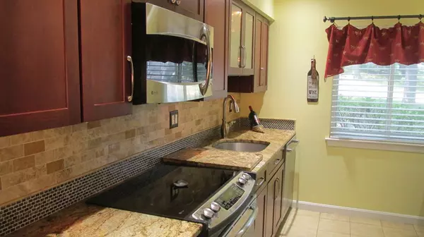 Hingham, MA 02043,2 Beals Cove Rd #E