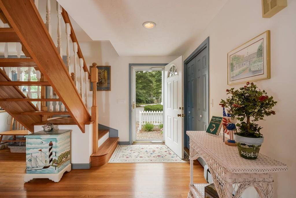 Mashpee, MA 02649,37 Greensward Cir