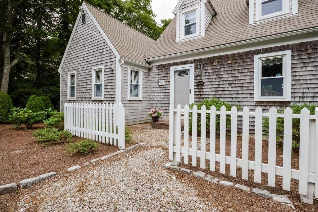 Mashpee, MA 02649,37 Greensward Cir