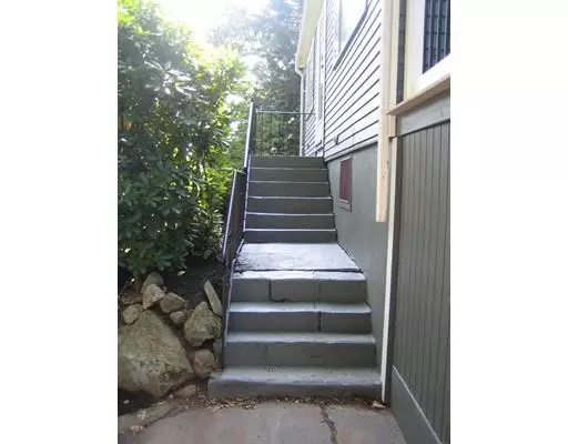Saugus, MA 01906,11R Allison Road