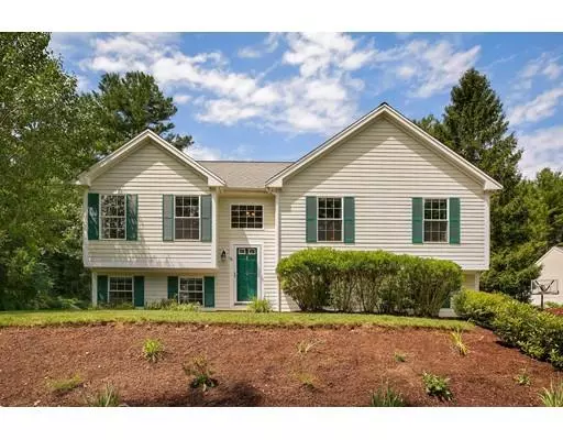 21 Hill St, Hanson, MA 02341