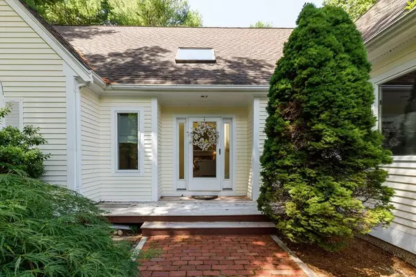 Falmouth, MA 02536,2 Victoria Lane