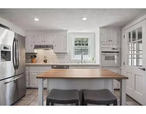 Beverly, MA 01915,17 Palmer Rd