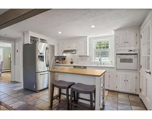 Beverly, MA 01915,17 Palmer Rd