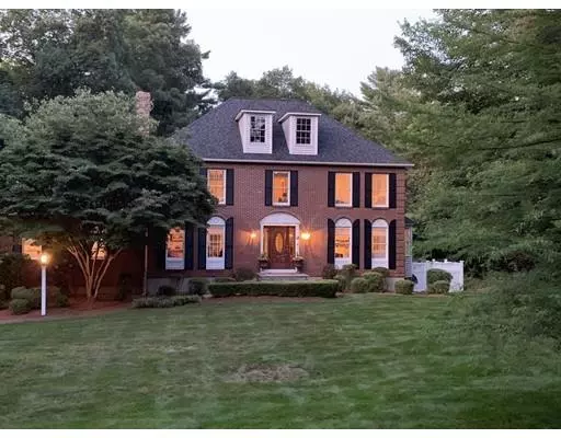 16 Abbey Rd, Walpole, MA 02071