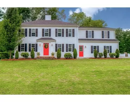 103 Carriage Hill Dr, Raynham, MA 02767