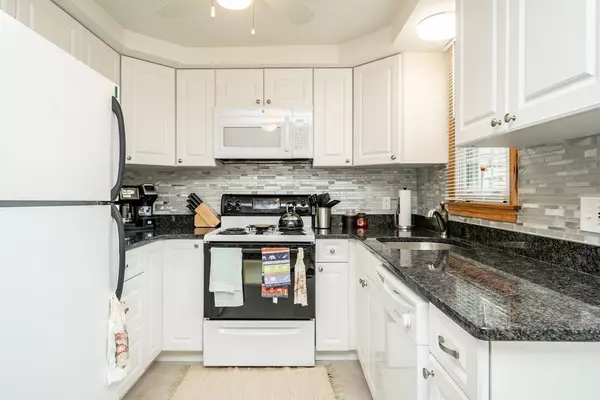 Agawam, MA 01001,10 Corey Colonial #10