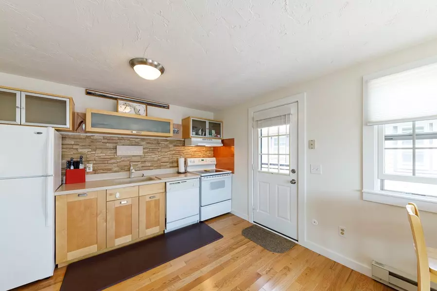 945 Commercial St #3D, Provincetown, MA 02657