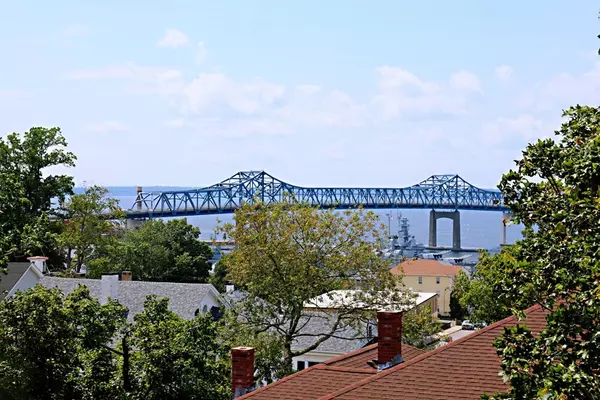 Fall River, MA 02720,450 Rock Street #5