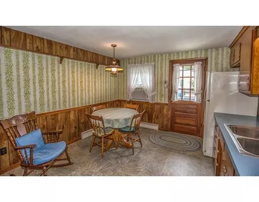 Agawam, MA 01001,12 Country Road