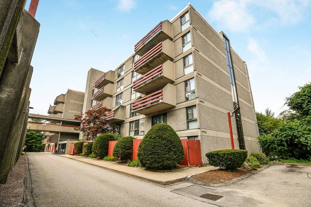 55 Tall Oaks Dr #703, Weymouth, MA 02190