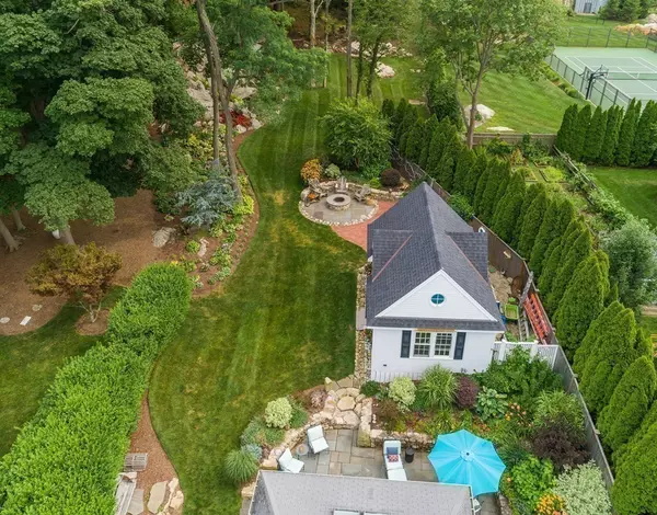 Cohasset, MA 02025,17 Border Street #1