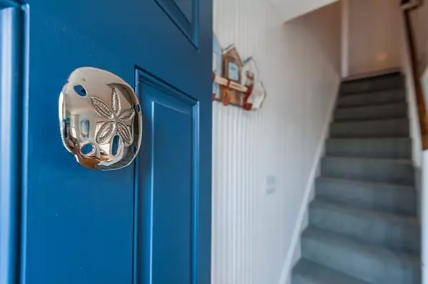 Cohasset, MA 02025,17 Border Street #1