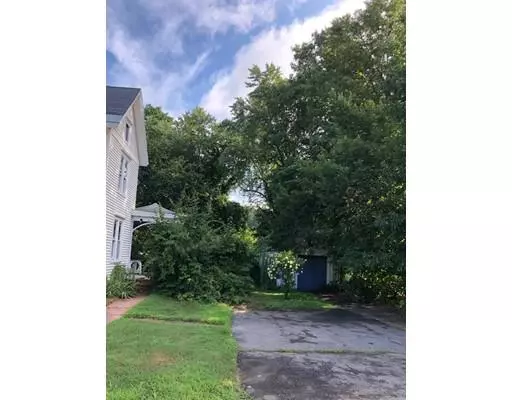 Ayer, MA 01432,34 E Main St