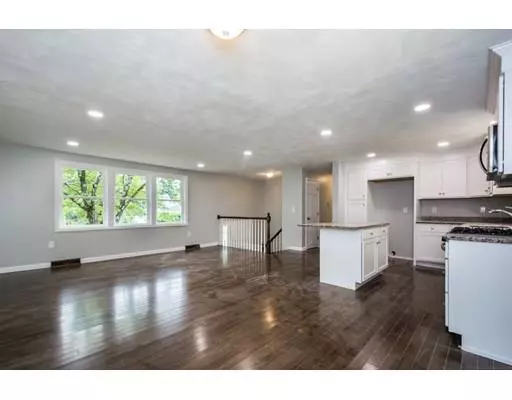 Townsend, MA 01469,17 Chestnut Drive