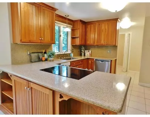 East Longmeadow, MA 01108,7 Bunker Circle