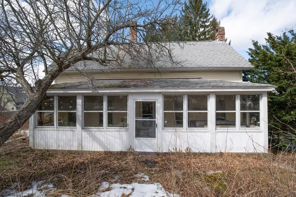 Palmer, MA 01080,2038 Maple St