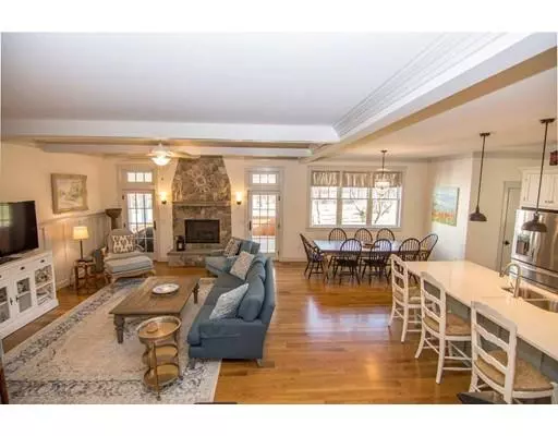 Edgartown, MA 02539,4 Noras Ln