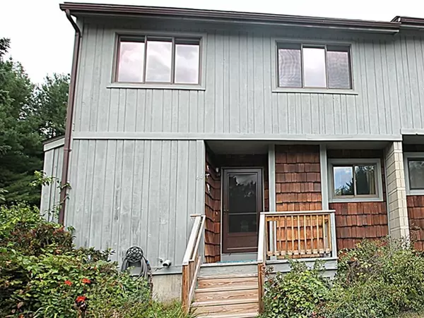 44 Meadowbrook Ln #44, Palmer, MA 01069